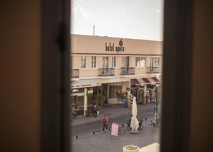 Hotel Opera Lárnaca